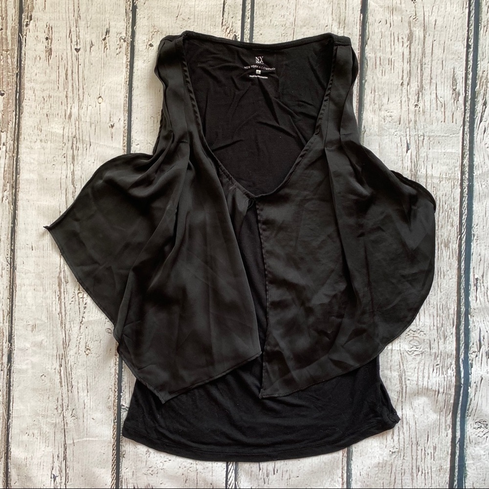 Adorable NY&Co Black flowy top